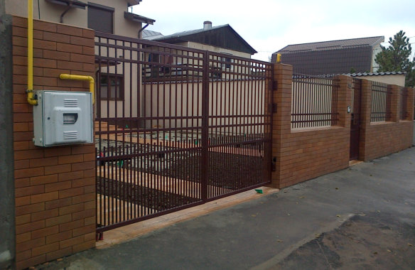 Jandarmeriei House|Finished gate & fence